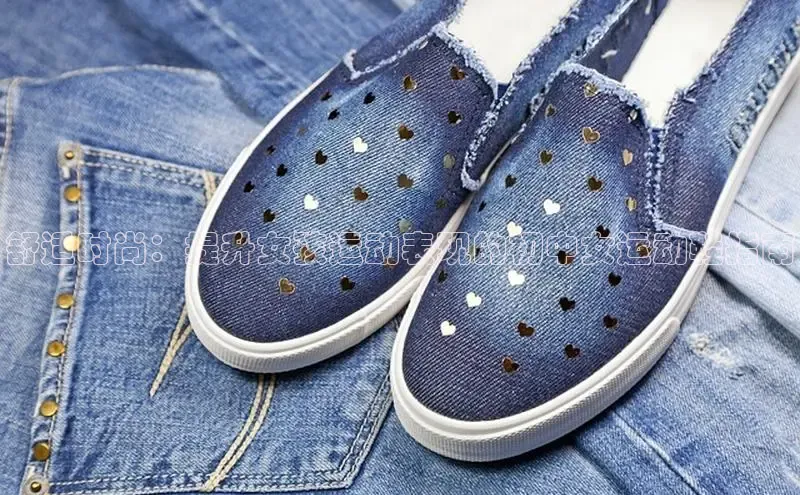 bsports登录入口光魔科技舒适时尚：提升女孩运动表现的初中女运动鞋指南