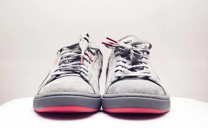 必一体育网页入口梯哥哥科技复古运动风：打造潮流休闲穿搭，舒适与时尚兼具