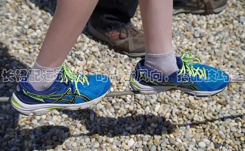 Bsport·B体育百度社团赞助平台长裙配运动鞋：时尚新风向，搭配技巧全